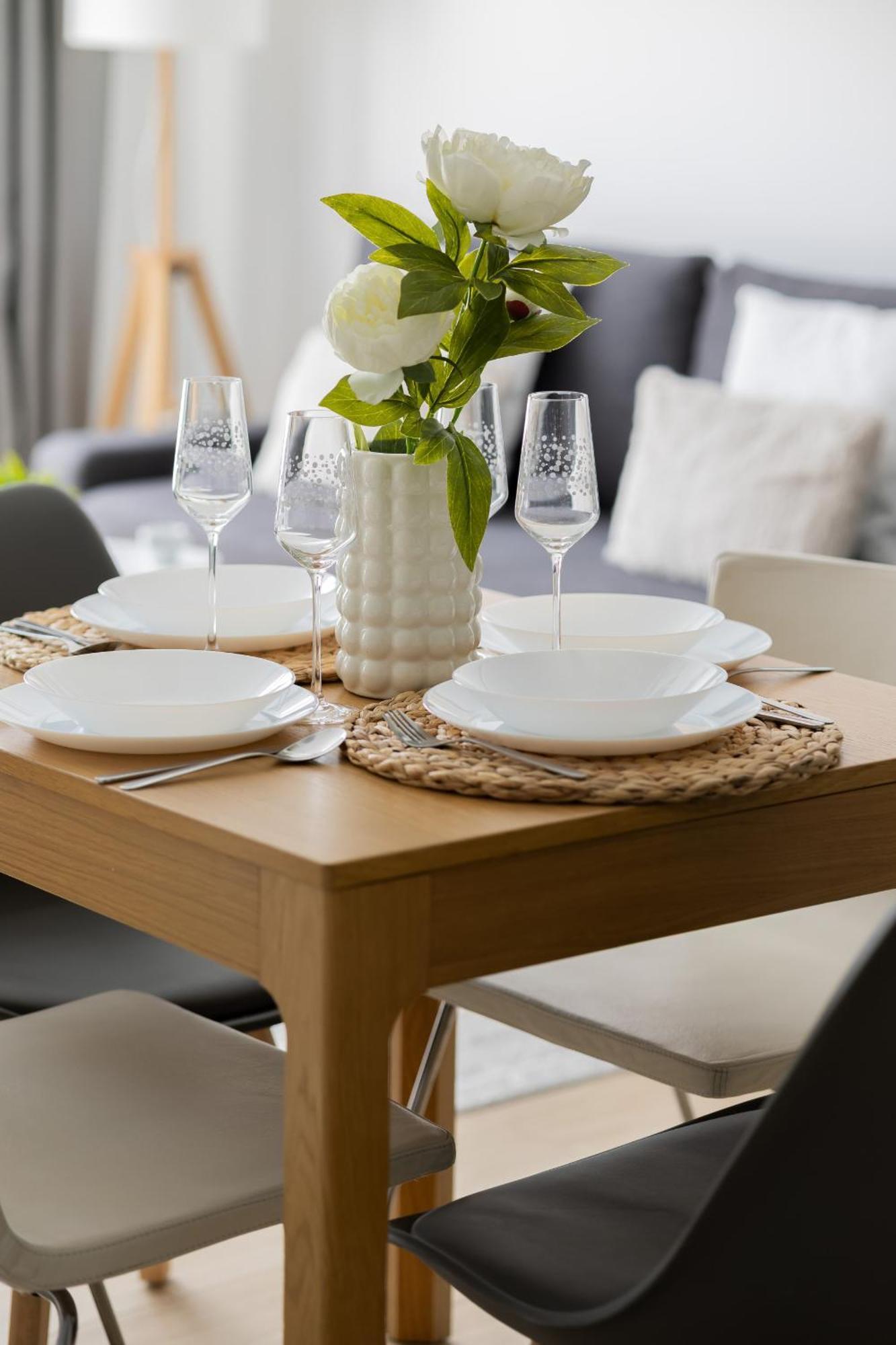 Lägenhet Metro Targowek One Bedroom For 4 With Furnished Balcony By Renters *